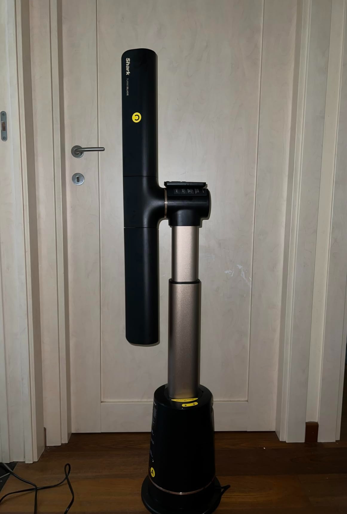 Ventilador de Columna sin Aspas Shark TurboBlade TF200SEU - Color Carbón